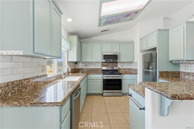 15507 Don Roberto Rd, Victorville, CA 92394 photo 3
