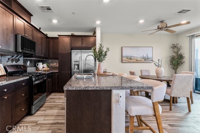 Detail Gallery Image 6 of 23 For 16502 Casa Grande #516,  Fontana,  CA 92336 - 3 Beds | 2/1 Baths