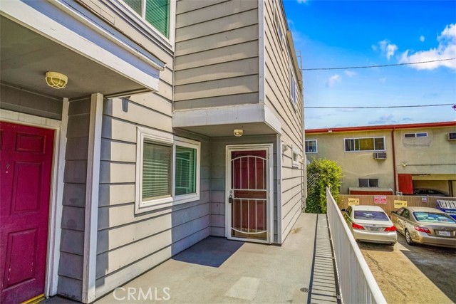 Detail Gallery Image 2 of 19 For 4744 Ben Ave #11,  Valley Village,  CA 91607 - 2 Beds | 2/1 Baths