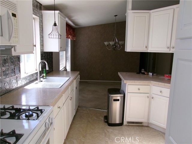 Detail Gallery Image 27 of 61 For 13983 Silver Lake Pl, Victorville,  CA 92395 - 3 Beds | 2 Baths