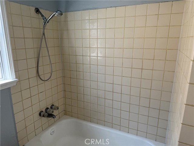 Detail Gallery Image 12 of 14 For 1170 E 55th St #1,  Long Beach,  CA 90805 - 2 Beds | 1 Baths