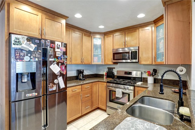 Detail Gallery Image 9 of 50 For 3723 Country Club Drive #9,  Long Beach,  CA 90807 - 3 Beds | 2 Baths