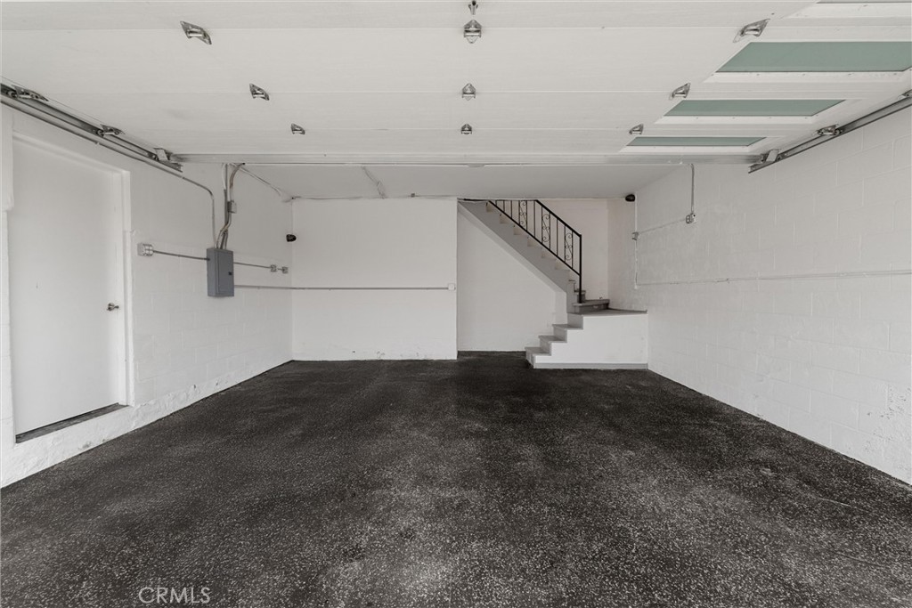 https://media.crmls.org/medias/bc499bc3-bec4-47b7-9e33-31ec2f6a4dcb.jpg?preset=X-Large