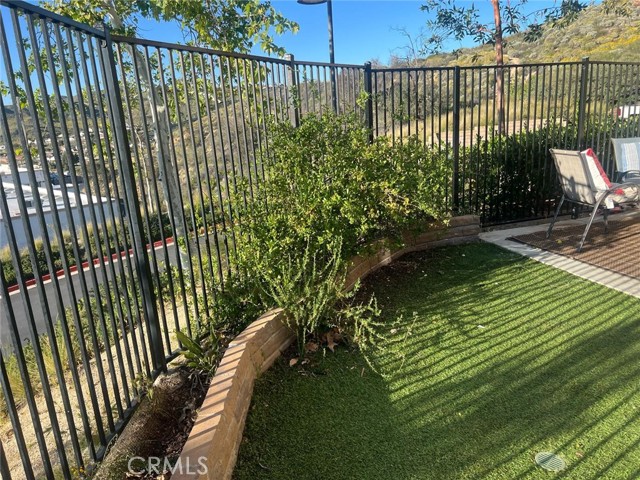 Detail Gallery Image 7 of 7 For 15435 Park Point #108,  Lake Elsinore,  CA 92532 - 3 Beds | 2/1 Baths