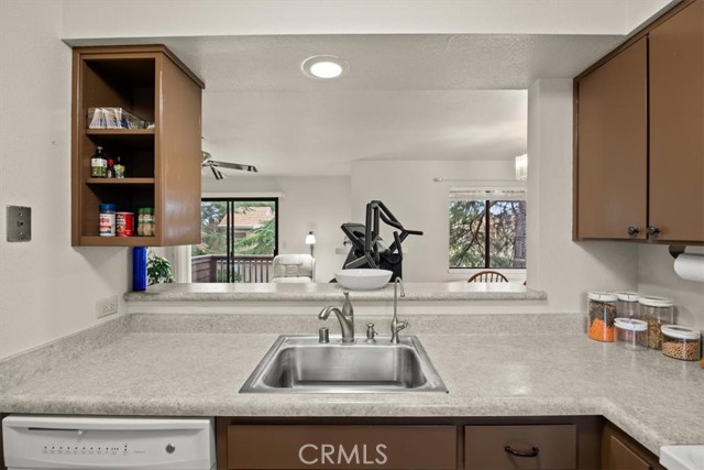 2924 Pennyroyal Dr, Chico CA: https://media.crmls.org/medias/bc4a1cfe-c6aa-4764-803e-2a8fe0e8c144.jpg