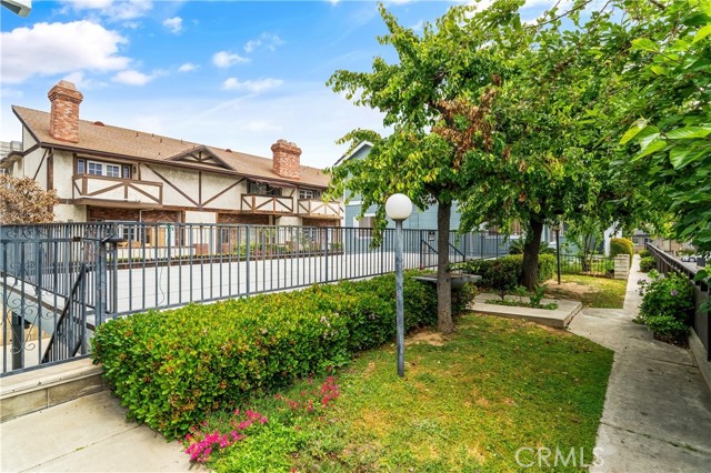 Detail Gallery Image 38 of 45 For 119 N Alhambra Ave #D,  Monterey Park,  CA 91755 - 3 Beds | 3 Baths