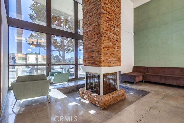 Detail Gallery Image 9 of 39 For 5585 E Pacific Coast #115,  Long Beach,  CA 90804 - 2 Beds | 1 Baths