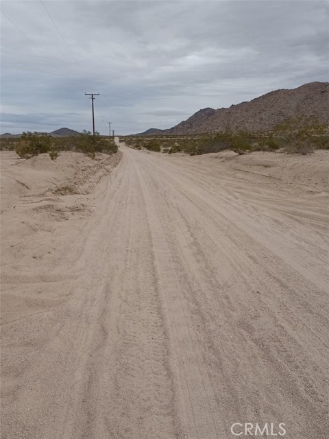 Detail Gallery Image 4 of 6 For 800 Bodick Rd, Landers,  CA 92285 - – Beds | – Baths