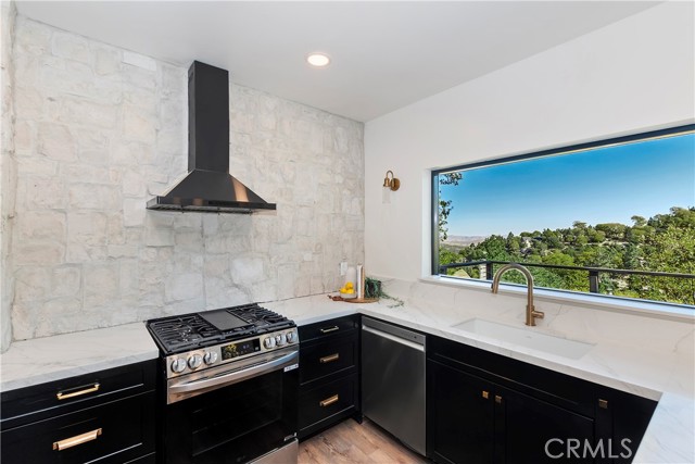 1227 Klondike Drive, Lake Arrowhead CA: https://media.crmls.org/medias/bc4dbea1-4624-4e3a-90e6-7d35a78d56e7.jpg