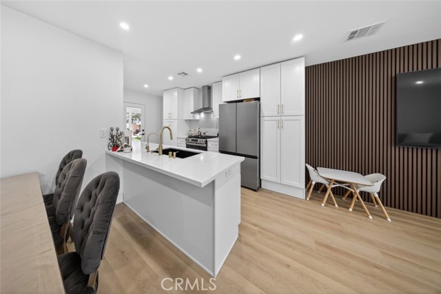 Detail Gallery Image 10 of 33 For 17007 Bassett St, Van Nuys,  CA 91406 - 4 Beds | 2 Baths