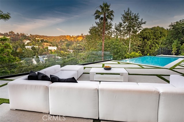 Detail Gallery Image 31 of 43 For 2608 Zorada Dr, Los Angeles,  CA 90046 - 4 Beds | 4/1 Baths