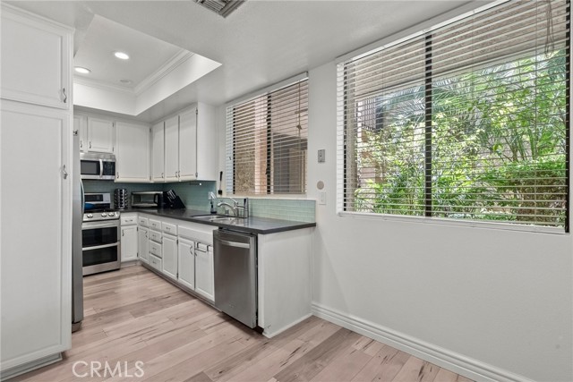Detail Gallery Image 4 of 28 For 13214 Moorpark St #108,  Sherman Oaks,  CA 91423 - 2 Beds | 2 Baths