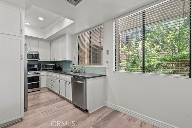 Detail Gallery Image 4 of 28 For 13214 Moorpark St #108,  Sherman Oaks,  CA 91423 - 2 Beds | 2 Baths