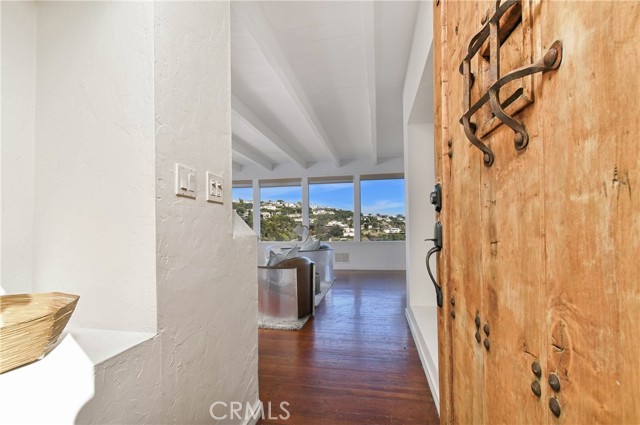 Detail Gallery Image 4 of 40 For 8383 Wyndham Rd, Los Angeles,  CA 90046 - 3 Beds | 2/1 Baths