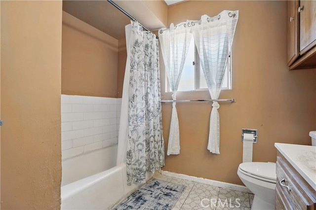260 E Whittier Avenue, Hemet CA: https://media.crmls.org/medias/bc51bc22-f55f-42e6-be0d-e8cc00094dd9.jpg
