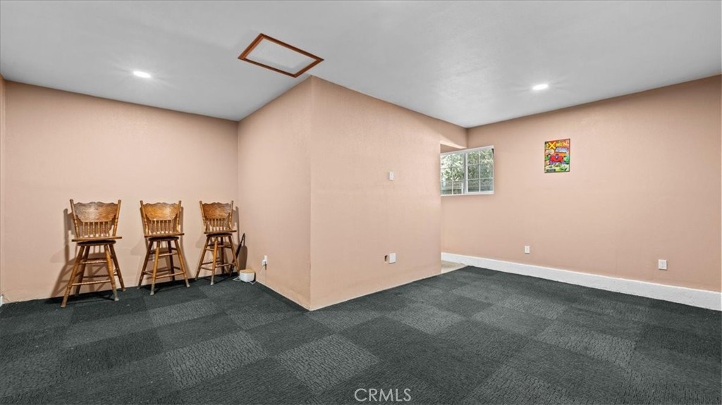 https://media.crmls.org/medias/bc520d9e-98b6-49d9-a827-88207d26bc6d.jpg?preset=X-Large