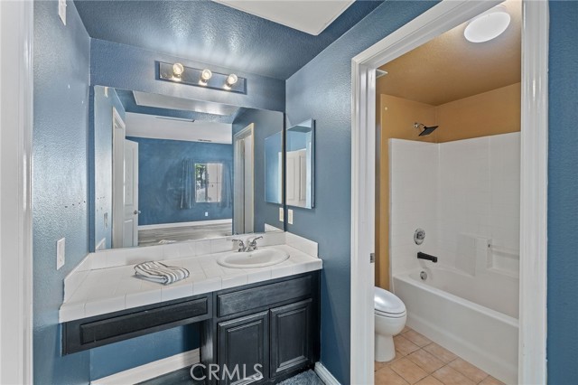 2394 Old Heritage Road, Riverside CA: https://media.crmls.org/medias/bc526c7e-638f-4e7a-b461-0d330cba64ea.jpg