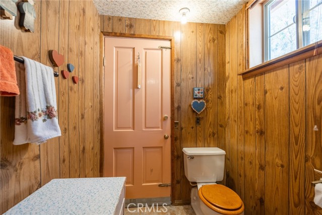 352 Big Bear Trail, Fawnskin CA: https://media.crmls.org/medias/bc52a809-8c23-4cd4-b11a-9f839d9587c0.jpg