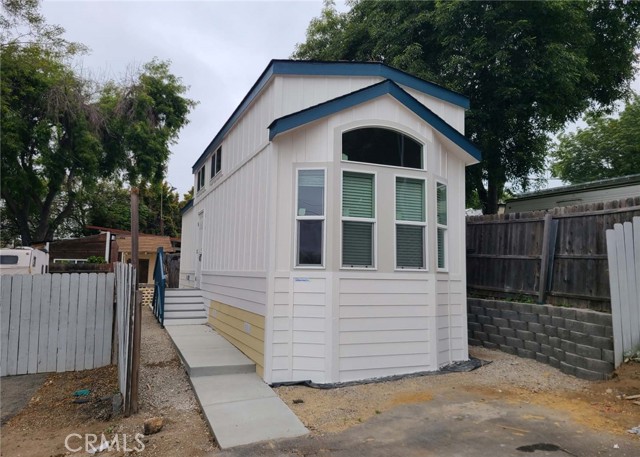 Detail Gallery Image 1 of 11 For 1045 E Vista Way #02,  Vista,  CA 92084 - 1 Beds | 1 Baths