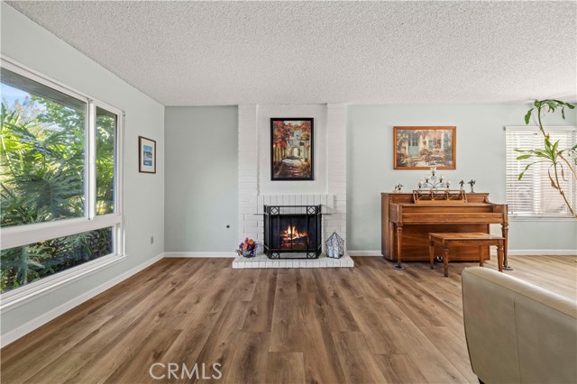 Detail Gallery Image 4 of 43 For 23668 via Delfina, Valencia,  CA 91355 - 4 Beds | 3 Baths