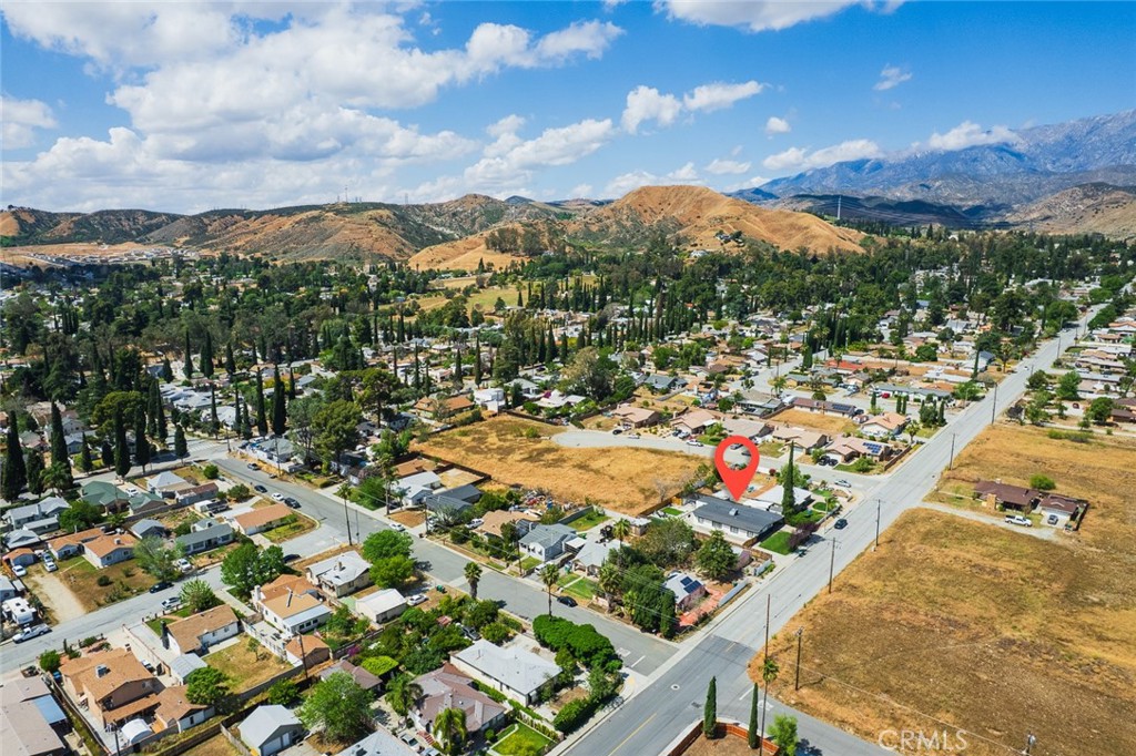 https://media.crmls.org/medias/bc54ca2f-870d-4c8d-878b-3c26cee173fe.jpg?preset=X-Large