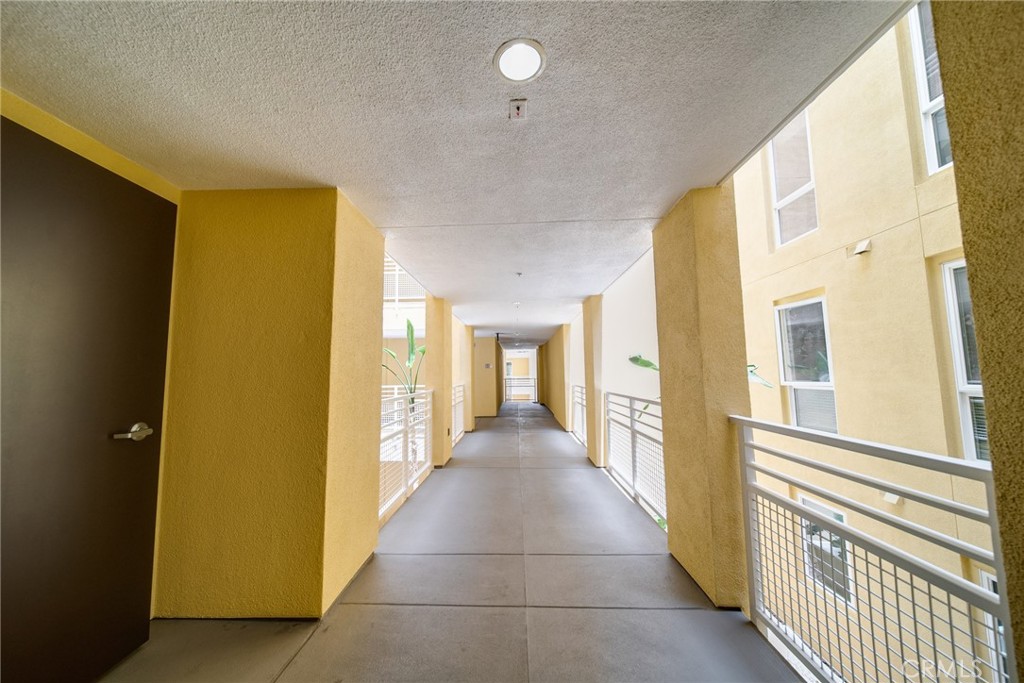 https://media.crmls.org/medias/bc54d7a1-f282-424d-ab42-03df957476a2.jpg?preset=X-Large