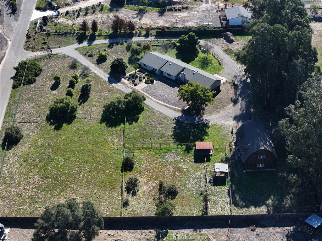 https://media.crmls.org/medias/bc551389-489b-4f74-aa51-c014464d0f17.jpg?preset=X-Large