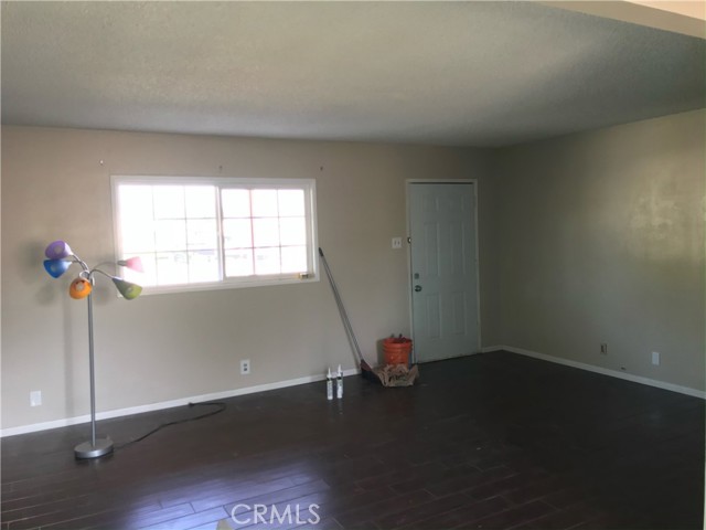 Detail Gallery Image 8 of 9 For 2233 W Encino Pl, Pomona,  CA 91766 - 3 Beds | 1 Baths