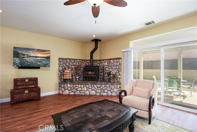 Detail Gallery Image 12 of 40 For 30938 Emperor, Canyon Lake,  CA 92587 - 4 Beds | 3 Baths