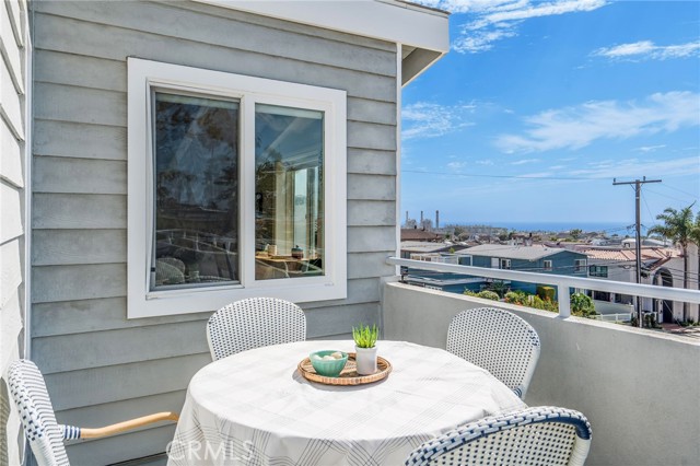 927 6th Street, Hermosa Beach CA: https://media.crmls.org/medias/bc57008f-4cfe-4ba9-b03d-3aba025a33fd.jpg