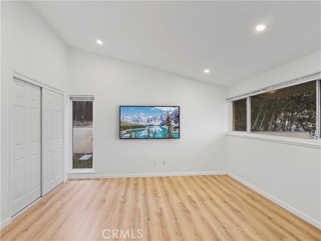 Detail Gallery Image 21 of 22 For 20324 Oxnard St, Woodland Hills,  CA 91367 - 6 Beds | 3 Baths