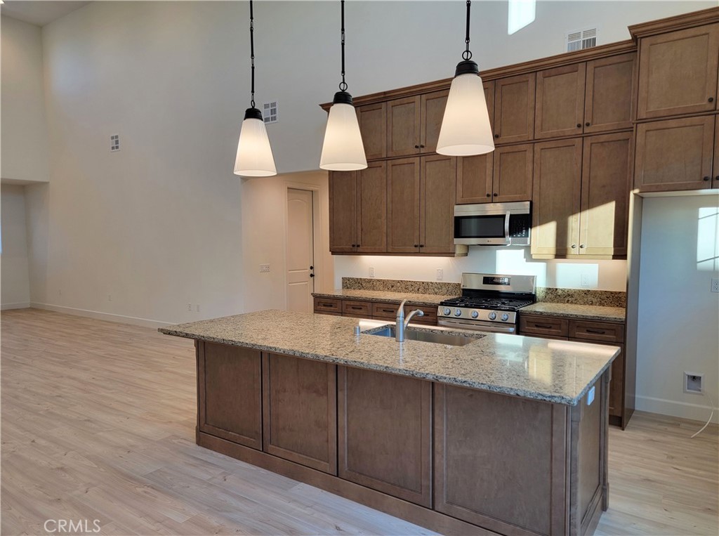 https://media.crmls.org/medias/bc57298b-9bf0-4ac2-a60f-abde09d38fd3.jpg?preset=X-Large