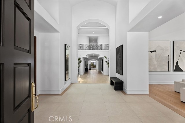 2 Gallery Place, Newport Coast CA: https://media.crmls.org/medias/bc5819b0-e3dc-4ce9-8407-926a97e71b34.jpg