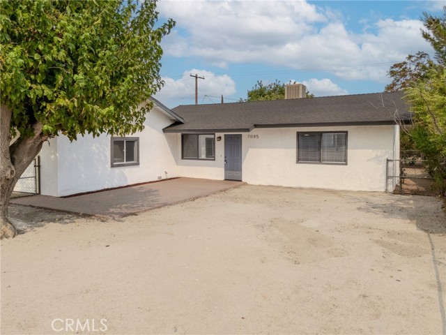 Detail Gallery Image 1 of 25 For 7085 Tamarisk Ave, Yucca Valley,  CA 92284 - 2 Beds | 1 Baths