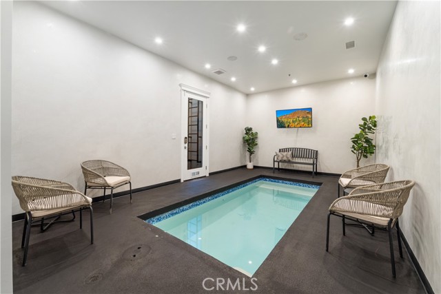 17528 Jayden Lane, Encino CA: https://media.crmls.org/medias/bc58612b-5de0-4339-82c1-565c25ab627e.jpg