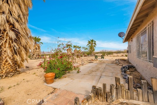380 Mack Lane, 29 Palms CA: https://media.crmls.org/medias/bc59b43e-5146-41af-b096-eb107c17572e.jpg