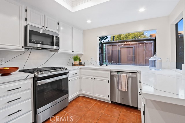 Detail Gallery Image 1 of 1 For 1617 Westmont Dr, San Pedro,  CA 90732 - 2 Beds | 2/1 Baths