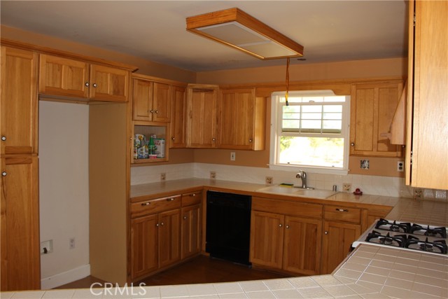 30875 Morningside Street, Lucerne Valley CA: https://media.crmls.org/medias/bc5a3350-8c6f-47d6-8bdf-1471b680374f.jpg