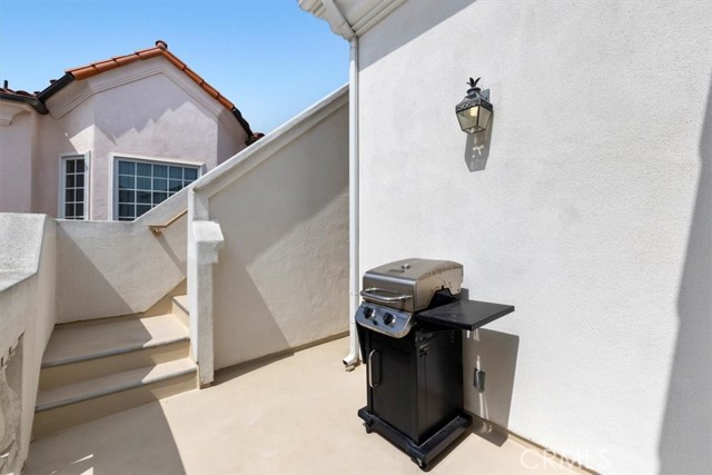 615 2nd St, Hermosa Beach, California 90254, 4 Bedrooms Bedrooms, ,3 BathroomsBathrooms,Residential,Sold,2nd St,SB23068446
