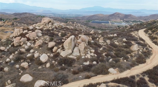 1 La Barranca Rd, Perris CA: https://media.crmls.org/medias/bc5b8a33-2a9b-499b-867f-a6666624019b.jpg