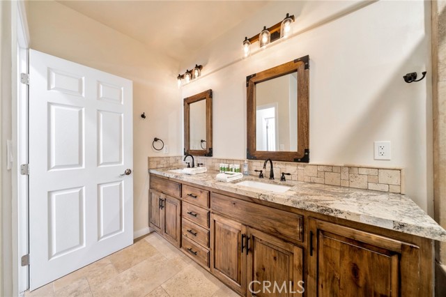 Detail Gallery Image 34 of 61 For 40034 Lakeview Dr, Big Bear Lake,  CA 92315 - 4 Beds | 3/1 Baths