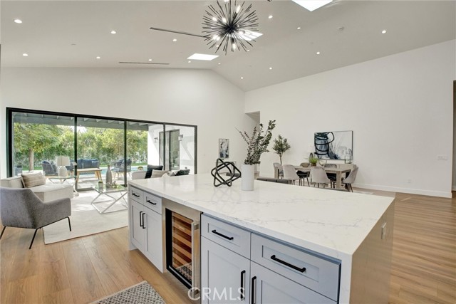 Detail Gallery Image 21 of 74 For 14136 Emelita St, Sherman Oaks,  CA 91401 - 4 Beds | 4/1 Baths