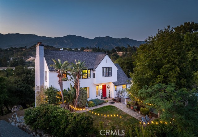 1967 Hilldale Drive, La Canada Flintridge CA: https://media.crmls.org/medias/bc5ca6bd-3ffc-43e6-8faa-2c98c90e8c6c.jpg