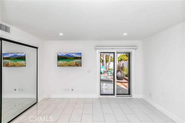 4651 Los Patos Avenue, Huntington Beach CA: https://media.crmls.org/medias/bc5d1d83-b652-4848-bd2b-a742ec0903b2.jpg