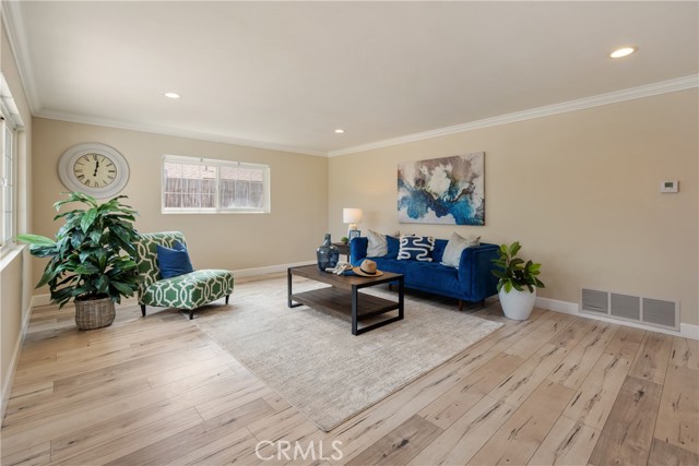 518 S Forest Avenue, Santa Ana CA: https://media.crmls.org/medias/bc5dab0b-615b-40e2-ad15-51d7f5f4c8d2.jpg