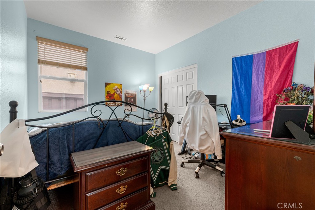 https://media.crmls.org/medias/bc5e897d-23ff-4550-8d2a-16d5232e6213.jpg?preset=X-Large