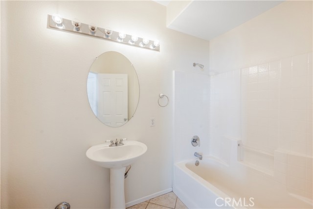 33 Corte Rivera, Lake Elsinore CA: https://media.crmls.org/medias/bc5e92db-799f-4758-8f14-349d373591f5.jpg