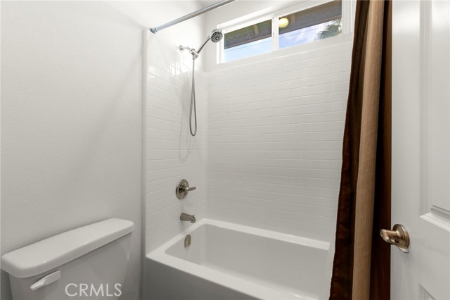 Detail Gallery Image 13 of 26 For 636 S Lakeshore Dr, Anaheim,  CA 92806 - 4 Beds | 2/1 Baths