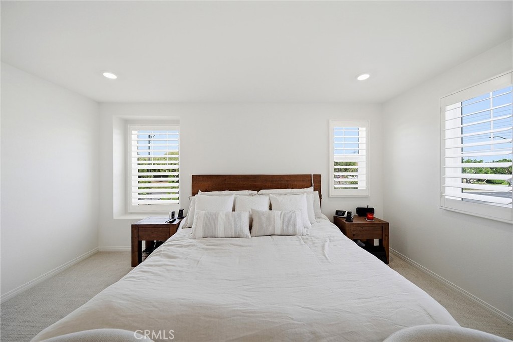 https://media.crmls.org/medias/bc5fda18-404e-457d-8fec-39a7dc5ea831.jpg?preset=X-Large