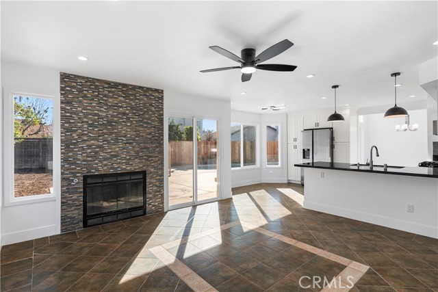 Detail Gallery Image 2 of 46 For 6107 Cartagena Ave, Bakersfield,  CA 93313 - 4 Beds | 3 Baths